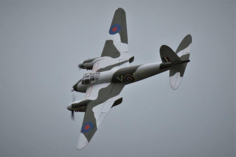 Frazer Briggs flying the Mike Briggs built DH Mosquito, 0T8A5406 (2).JPG