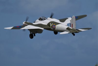 Frazer taking Mike's Mossie off on another sortie, 0T8A6978 (2).JPG