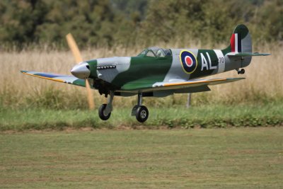 Grant flying Stan Hodson's 3 cyl Kolm 200  powered Spitfire Mk IX, 0T8A5999 (2).JPG