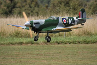 Grant flying Stan Hodson's 3 cyl Kolm 200 powered Spitfire Mk IX, 0T8A5999 (2).JPG