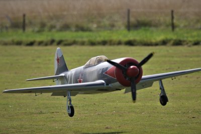Steve Blackman's Yak landing with a missing pushrod, 0T8A5674 (2).JPG