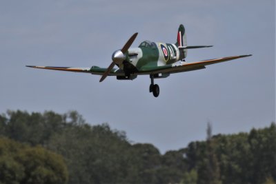 Stuck gear landing on the Stan Hodson Spitfire Mk IX with the engine switched off, 0T8A6864 (2).JPG