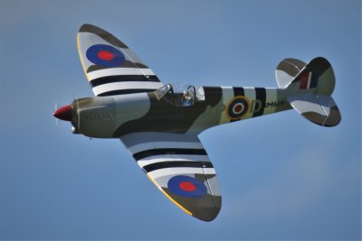 Justin puts on a 'Farnbrough Pass' of Matt's Phoenix Spitfire on maiden, 0T8A0786 (2).JPG