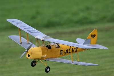 John's electric Tiger Moth landing, 0T8A7339 (2).JPG