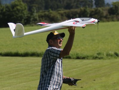Allen L launching his Roc Hobby powered glider, 0T8A4766 (2).JPG