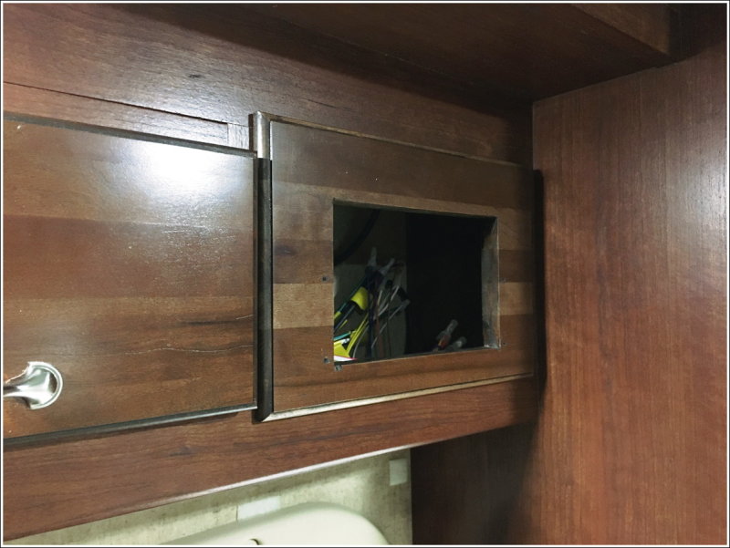 The filler is made from a drawer face from the removed dinette set
