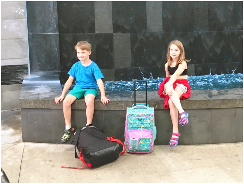 0042N-Ph - the G'kids waiting while Pappy gets the rental set up...