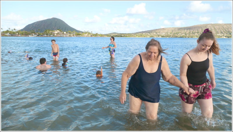 0452B-Lu - Swimming/Snorkeling/Lovin' the scenery