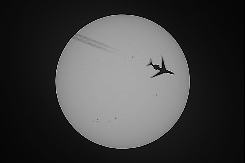 Jet w-sunspots.jpg