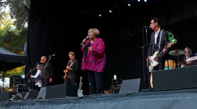 Mavis Staples sings as Live Oak 30 winds to a close