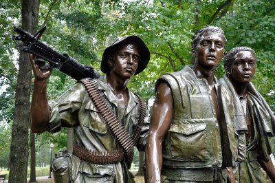 40 Vietnam Wall Three Men Soldier Statue Washington MRC@2019.jpg