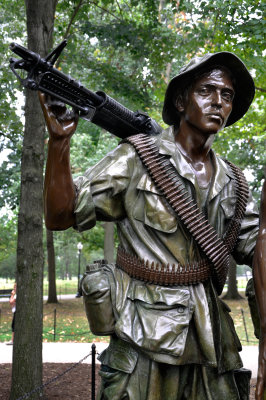 44 Vietnam Wall Three Men Soldier Statue Washington MRC@2019.jpg