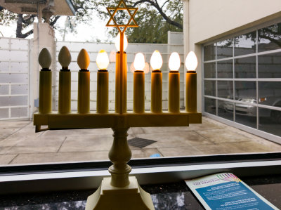 electric menorah Chanukah miracle