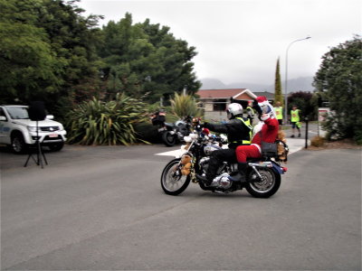 Toy Run 03 Pic Hank Verhoeven.jpg