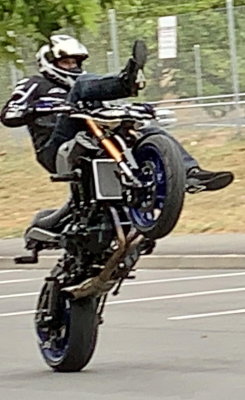 Yamaha Factory Stunt Rider Dave McKenna Pic Bruce Cooper 06.jpg