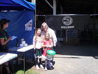 201128 Nelson Toy Run 117 Raffle prize winner Penny & kids.jpg