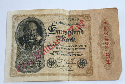 GERMAN HYPERINFLATON 1922-24 (1,000,000,000 Billion Marks)
