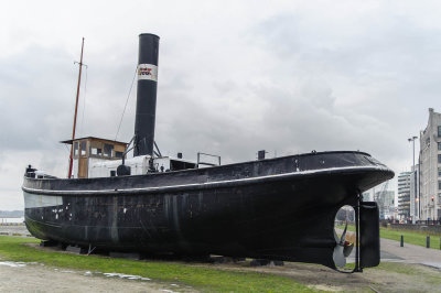 Tug boat