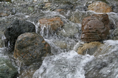 3 rocks in stream 