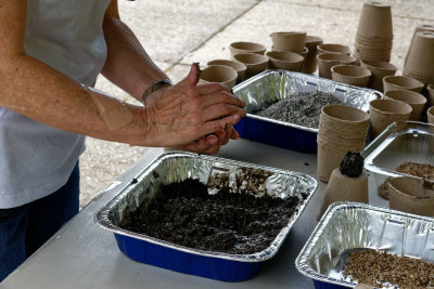 SRX08580_DxO Making Seed Bomb.jpg