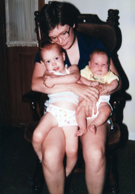 1983 08 Marti, Elizabeth and Melissa Asher 02 .jpg