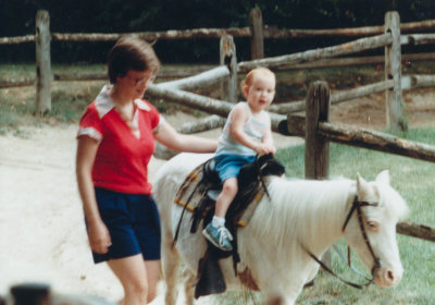 1983 08 31 Marti and Elizabeth Asher at the Ft Wayne Zoo.jpg