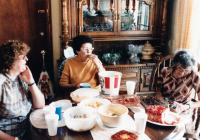 1983 09 18 Wanda Asher, Elsie Peugh and Ruth Medcalf at Peugh Reunion 01.jpg
