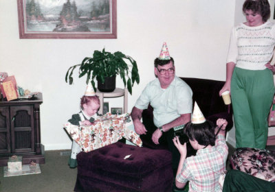 1983 11 06 Elizabeth Asher, Glen Asher, Steve Asher and Maureen Connors at Elizabeth's 2nd birthday 01.jpg