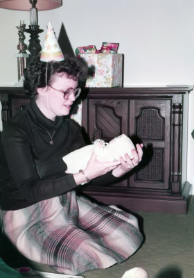 1983 11 06 Marti Asher at Elizabeth's 2nd birthday 01.jpg