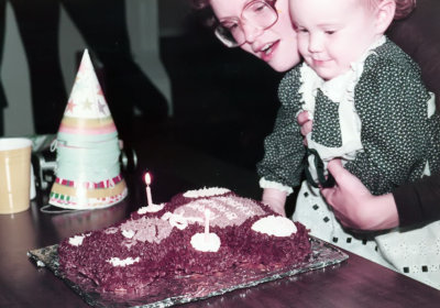 1983 11 06 Marti Asher and Elizabeth Asher at Elizabeth's 2nd birthday 04.jpg