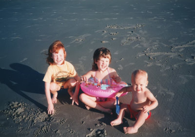 1987 08 15-19 Elizabeth, Melissa and David jr Asher at Sunset Beach 01.jpg