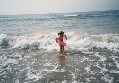 1987 08 15-19 Melissa Asher at Sunset Beach 01.jpg