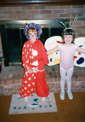 1987 10 Elizabeth and Melissa Asher for Halloween.jpg