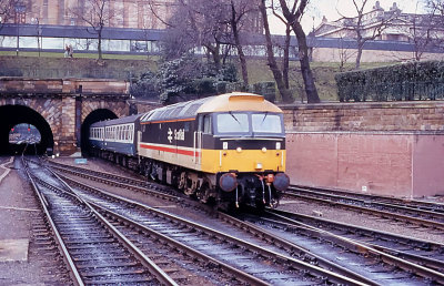 Scotrail Class 47 arrives a Edinburgh Waveley - Mar 1986.