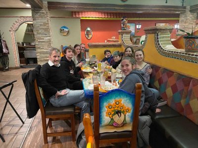 01-14-22 Dinner with Laura, Lisa, and Fam