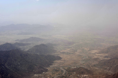 Arrival into Taif...too bad its not a clear day