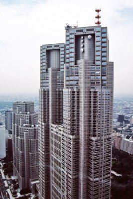 JP060-Tokyo-City-Hall-1997-Dimage16bit-scan2021_edit.jpg