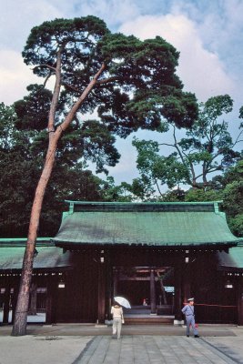 JP076-Meiji-Shrine-1997-Dimage16bit-scan2021_edit.jpg