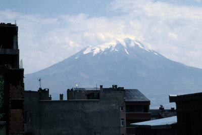 TR171-Mount-Ararat-2003-Dimage16bit-scan2021_edit.jpg
