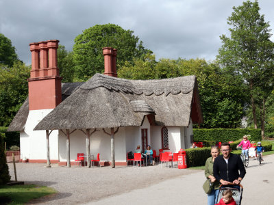 THATCHED ROOF COTTAGE AT KILLARNEY