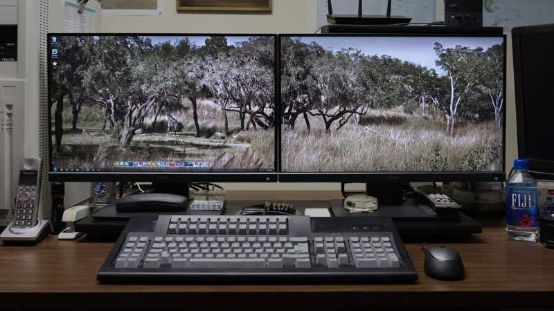 DSC01394_2_nuDualMonitors.jpg