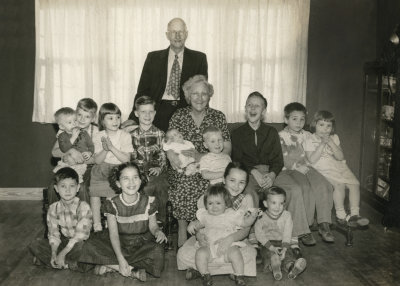 Early 1953 Albert Sr Sarah and Oudekerk Grandkids 5x7_B&W.jpg