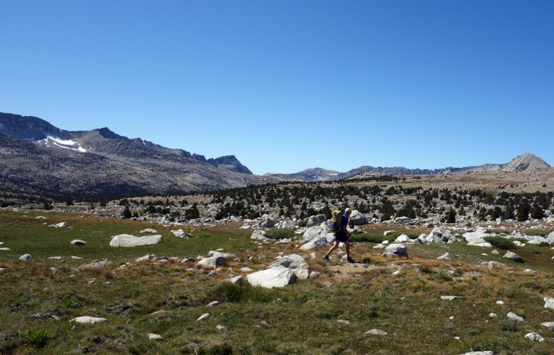 Over the top of Piute Pass we head cross country following the Sierra High Route northwards towards Puppet Pass