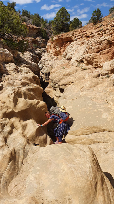 Round Valley Draw - Descending down into the wonderful slot canyon