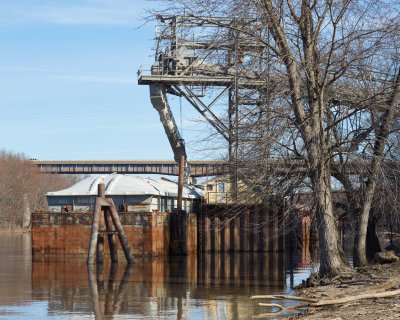 Loading Grain at Hennepin 