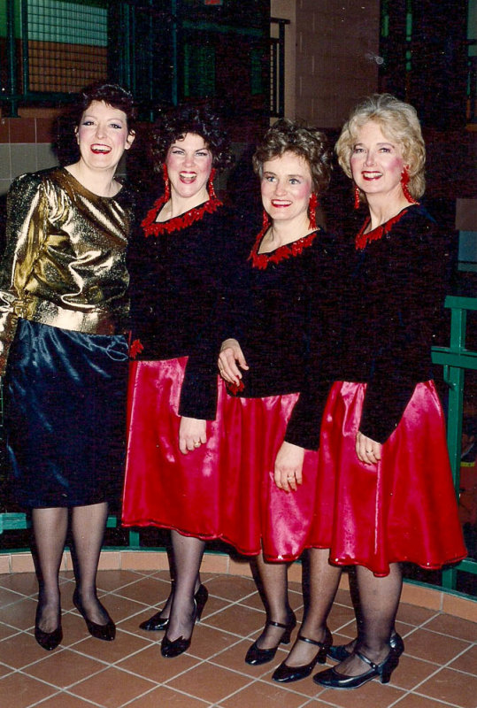 Sandy with Sweet Adeline friends MLR2020.jpg