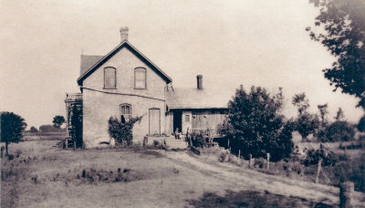 1920 Vipond Homestead Near Donnegal 1 MLR2020.jpg