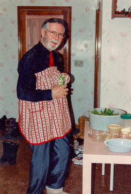 1993-12 Dad in apron Christmas MLR2020.jpg