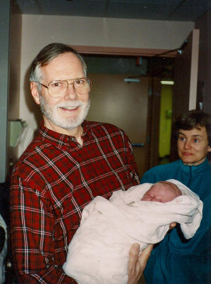 1995 12-16 Dad Sandy Eric 3 hours old 1 MLR2020.jpg