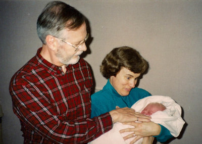 1995 12-16 Dad Sandy Eric 3 hours old MLR2020.jpg
